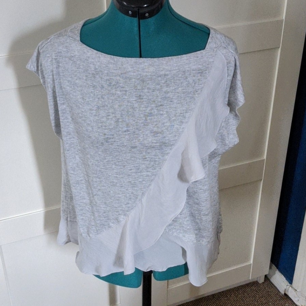 Grey Jersey tshirt with ruffle accent: BR